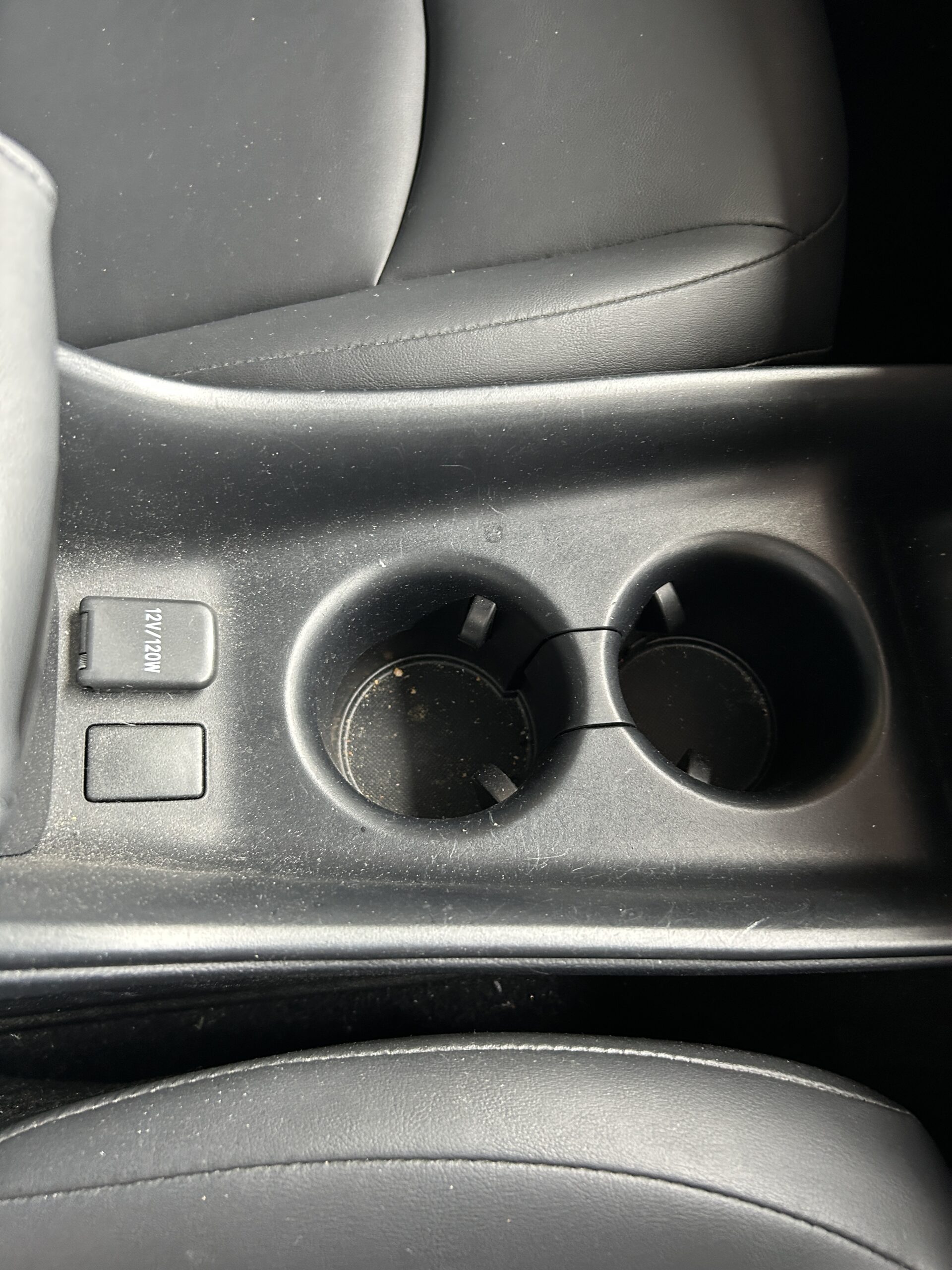 出張車内清掃カップホルダー汚れ清掃前