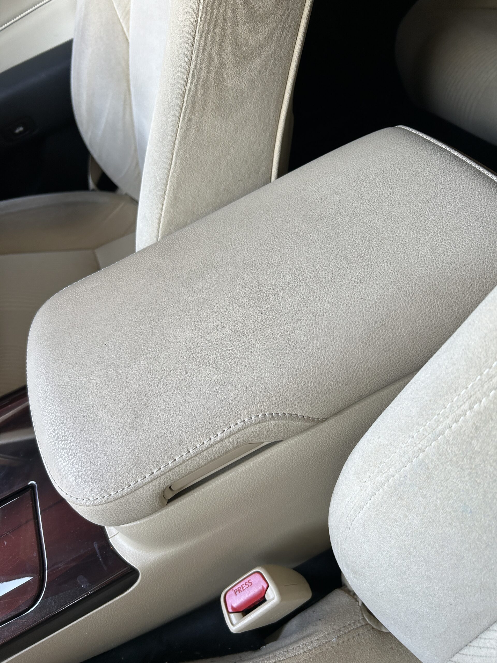 肘置き黒ずみ汚れ