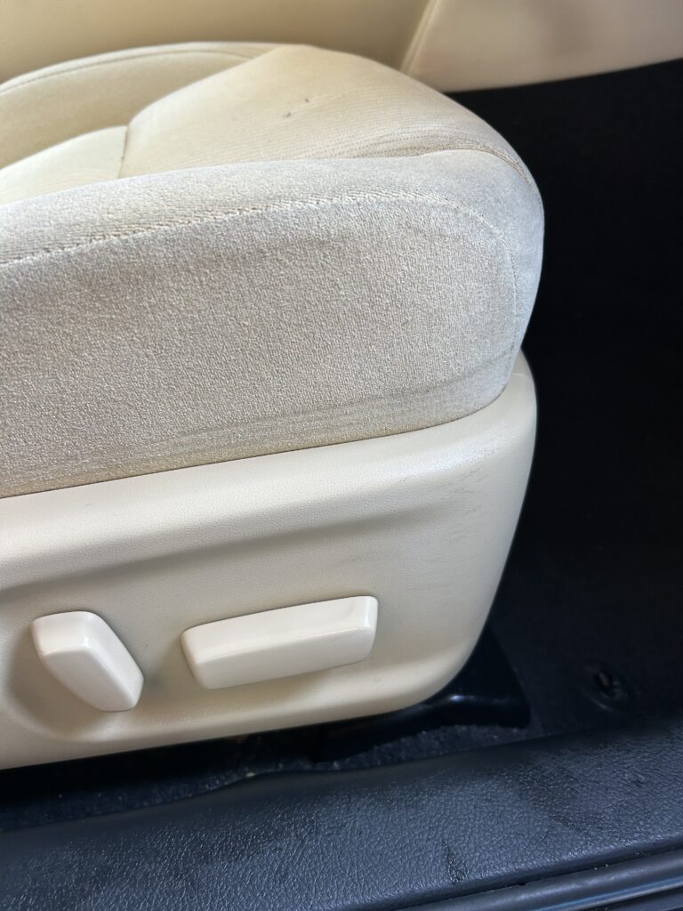 座席側面汚れ　出張車内清掃後