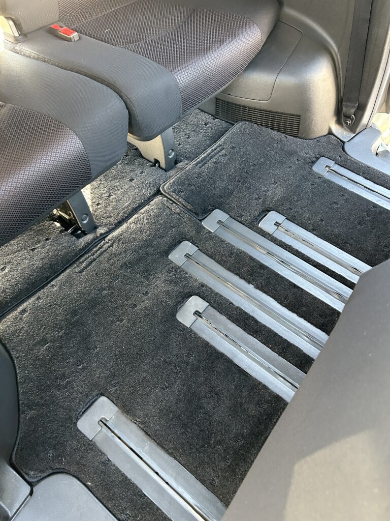 マット汚れ　出張車内清掃後