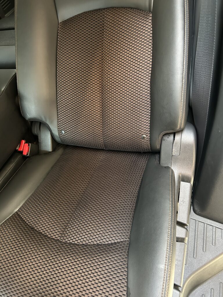 嘔吐痕　出張車内清掃後