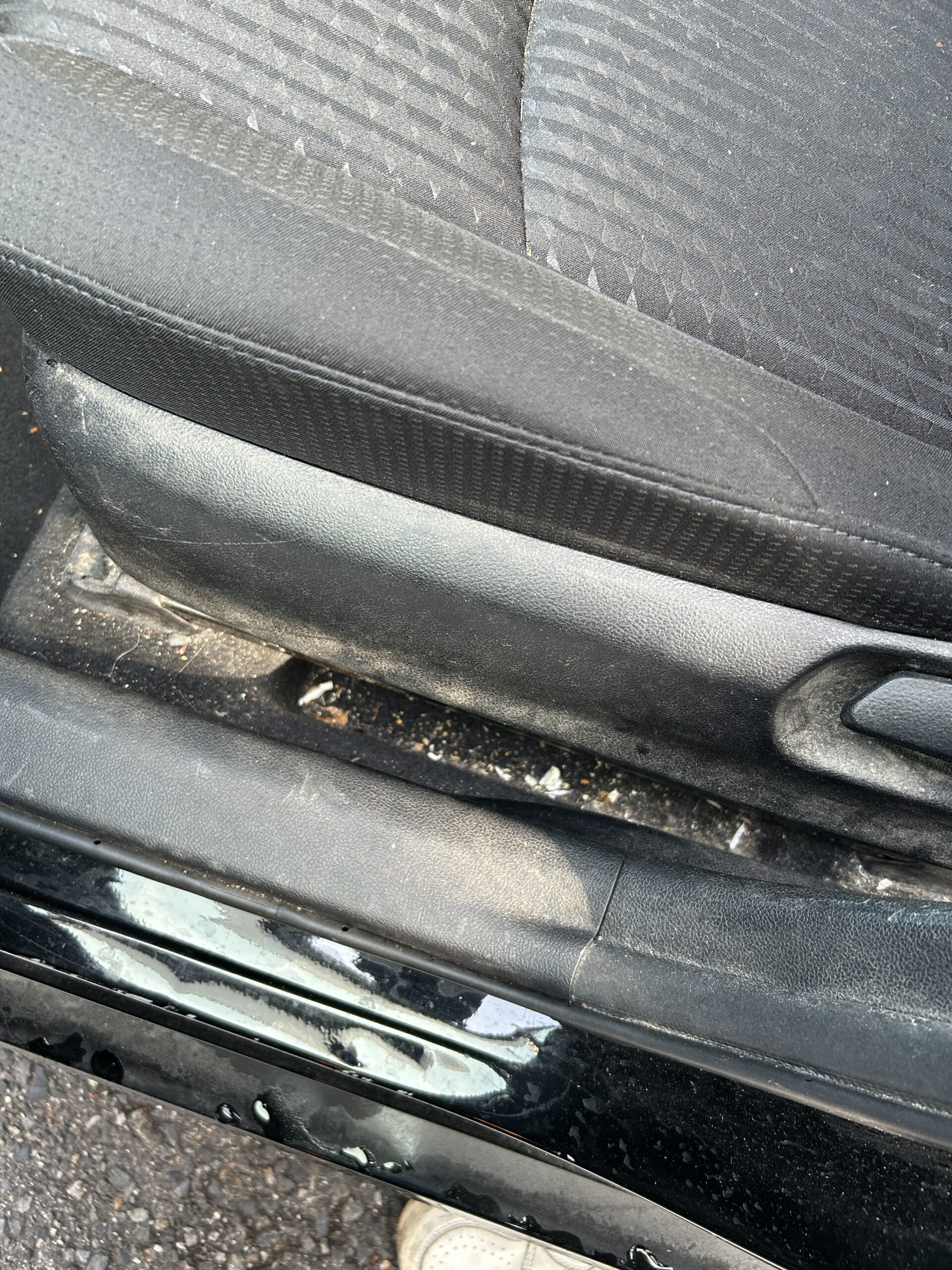 シート隙間汚れ