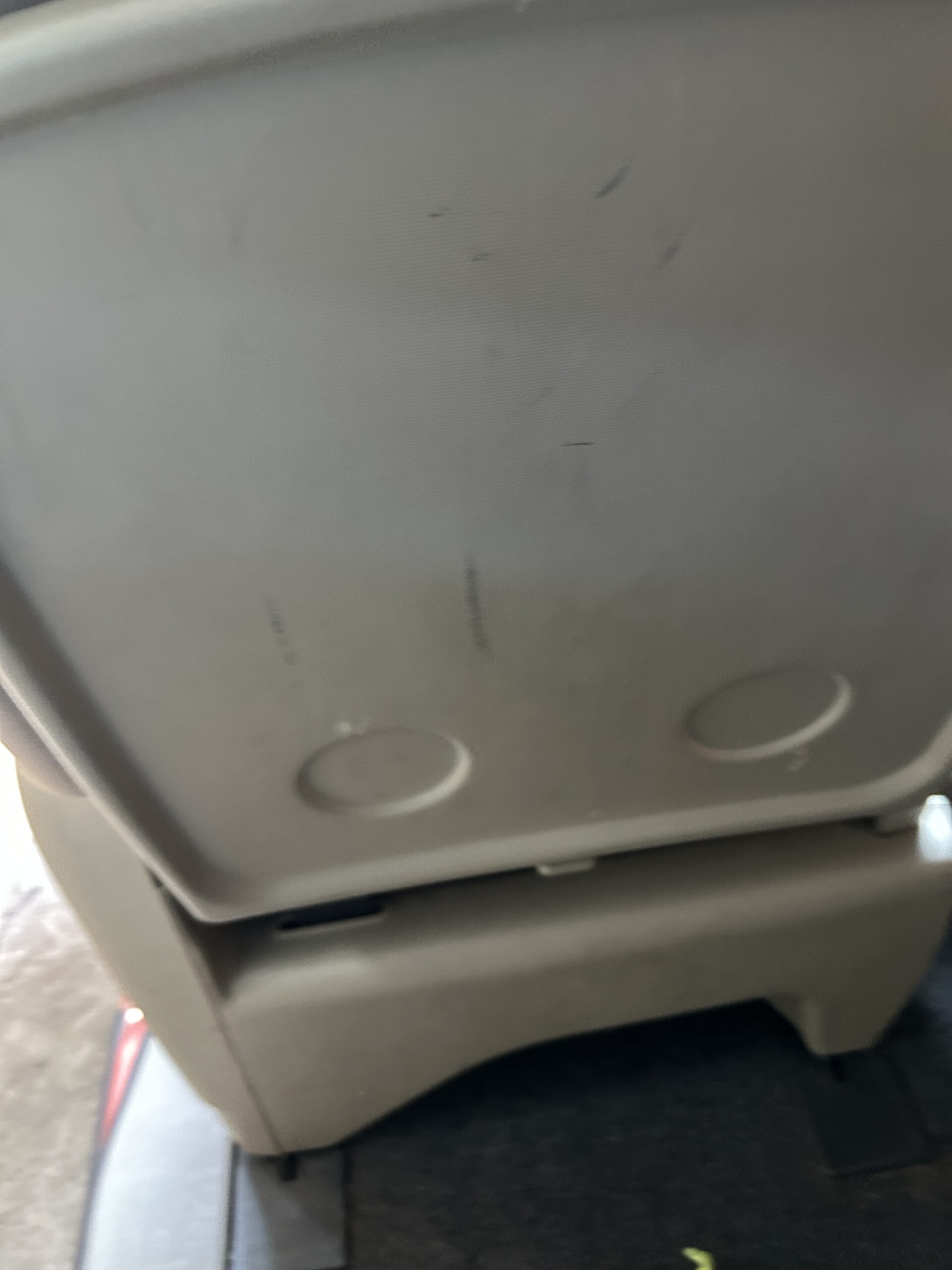 座席裏黒ずみ汚れ